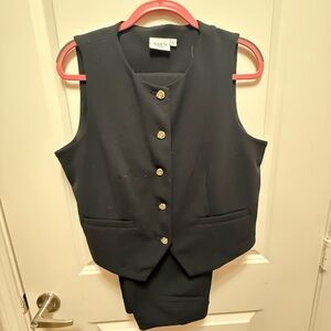 NWOT Wren Black Sleeveless Blouse and Pants Set

Never worn.